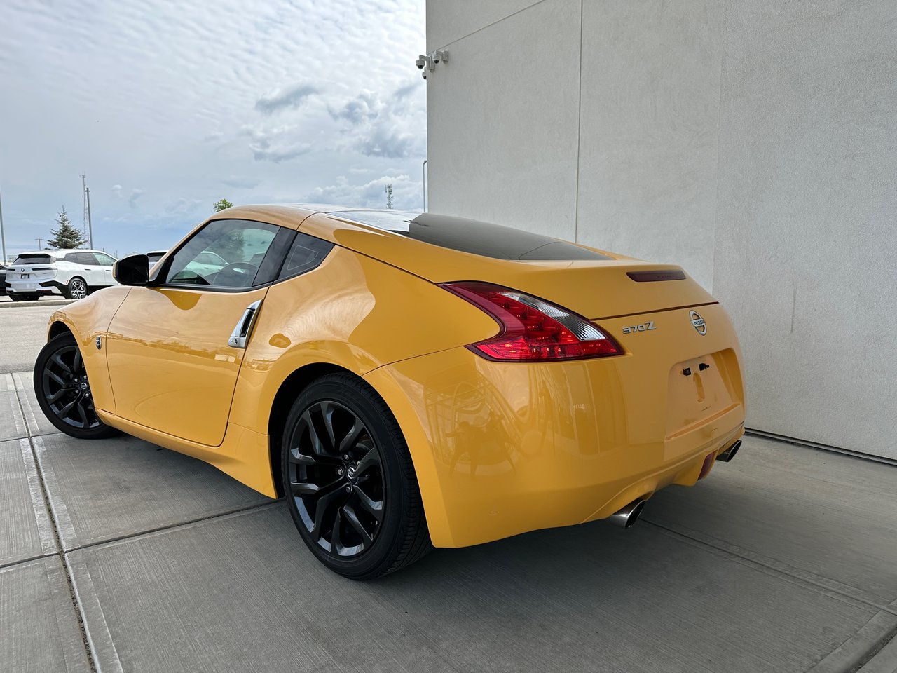 Used 2017 Chicane Yellow Nissan Chicane Yellow 6MT image 3