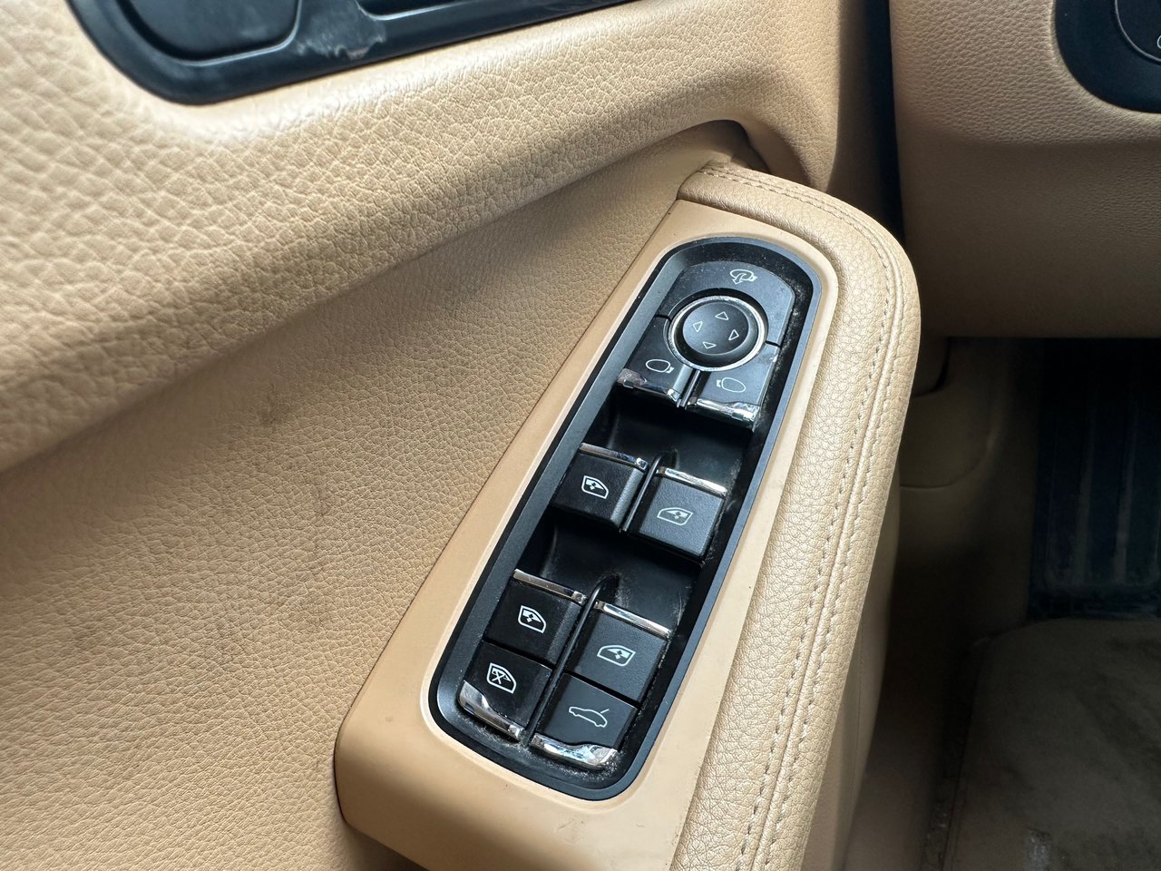 Used 2016  Porsche S image 23