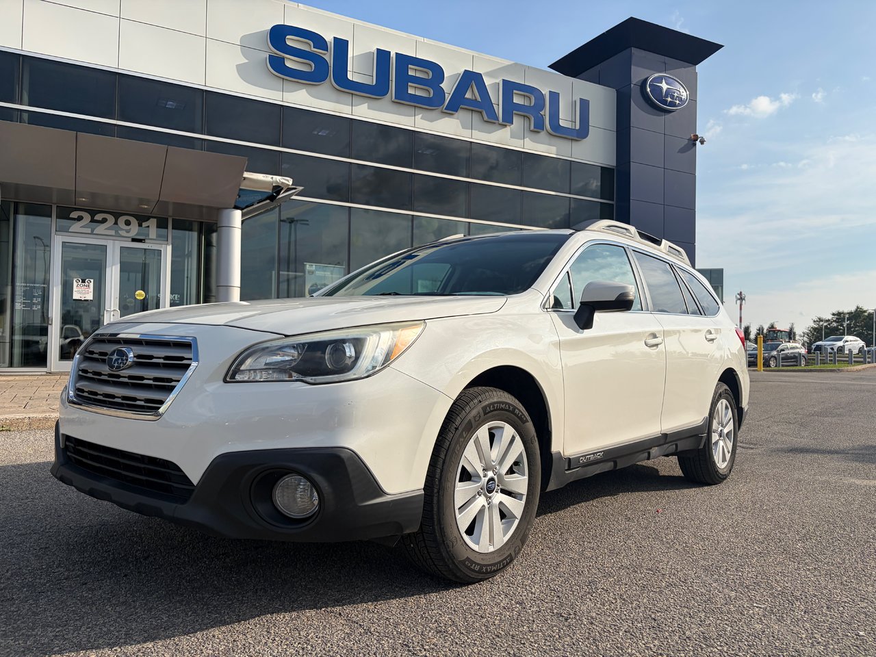 White 2015 Subaru Outback Wagon Continuously Variable Transmission