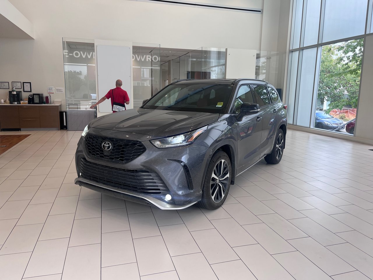 Used 2022 Magnetic Grey Metallic Toyota XSE AWD image 5