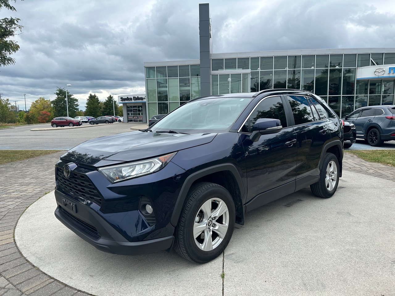 Used 2021 Midnight Black Met Toyota XLE image 2
