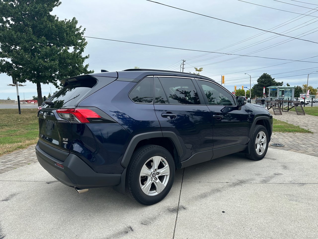 Used 2021 Midnight Black Met Toyota XLE image 10