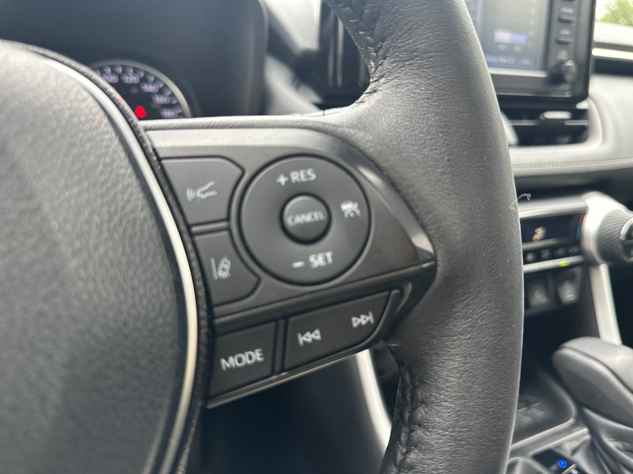 Used 2021 Midnight Black Met Toyota XLE image 22