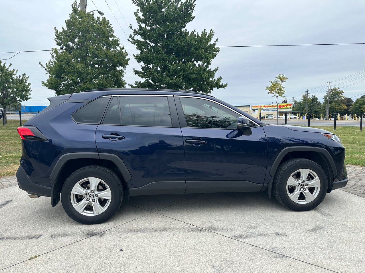 Used 2021 Midnight Black Met Toyota XLE image 11