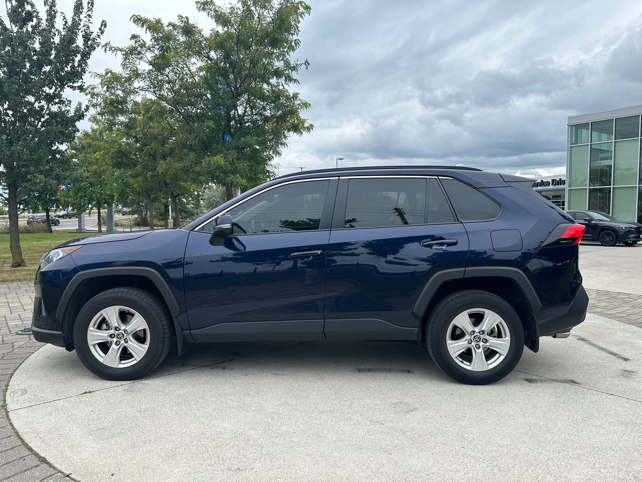 Used 2021 Midnight Black Met Toyota XLE image 4