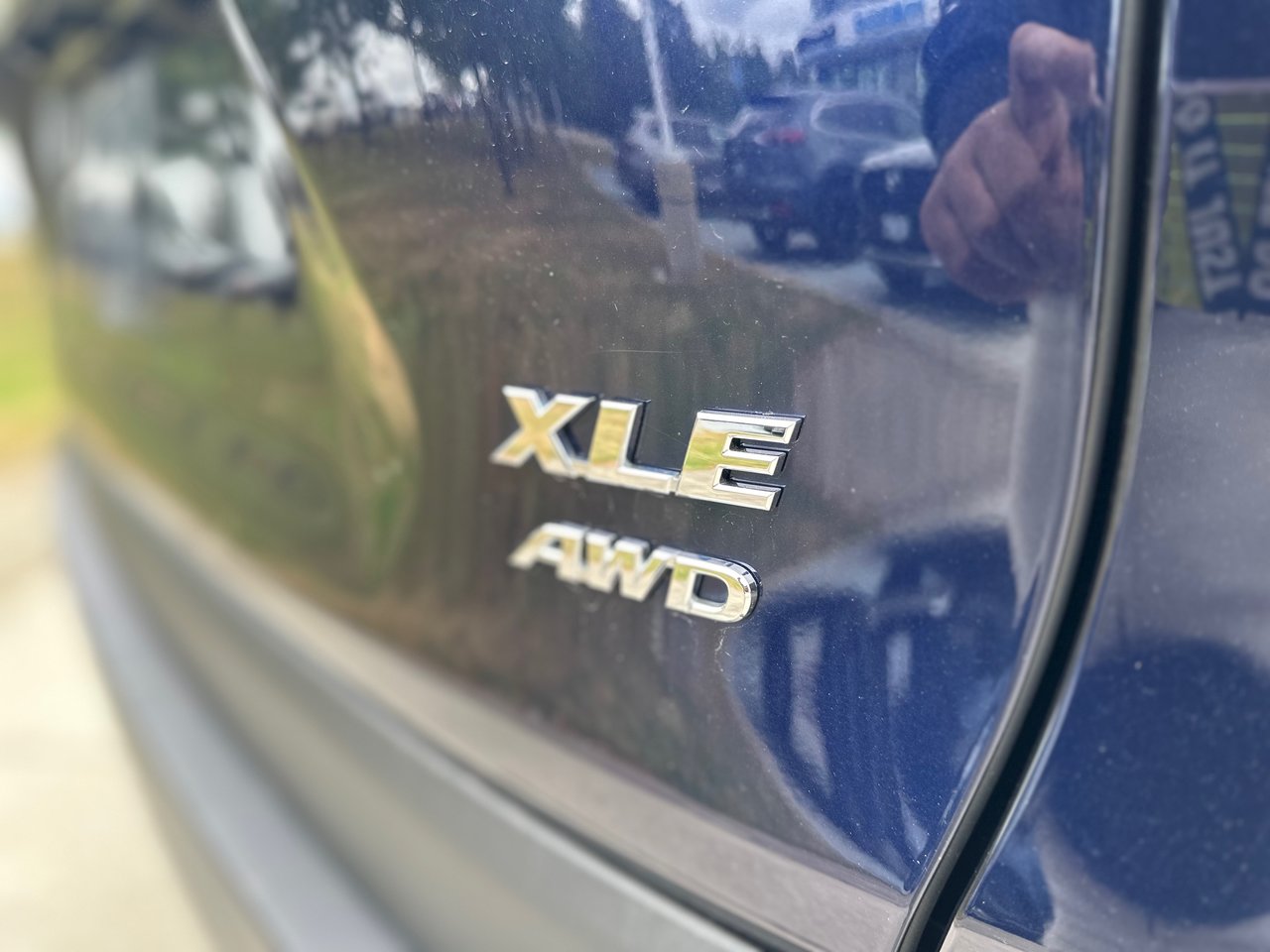 Used 2021 Midnight Black Met Toyota XLE image 15