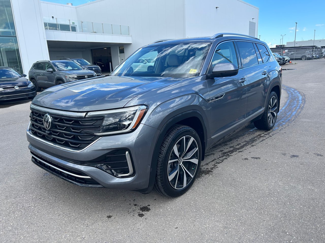 Gray (Platinum Grey Metallic with black roof) 2024 Volkswagen Atlas SUV / Crossover Automatic