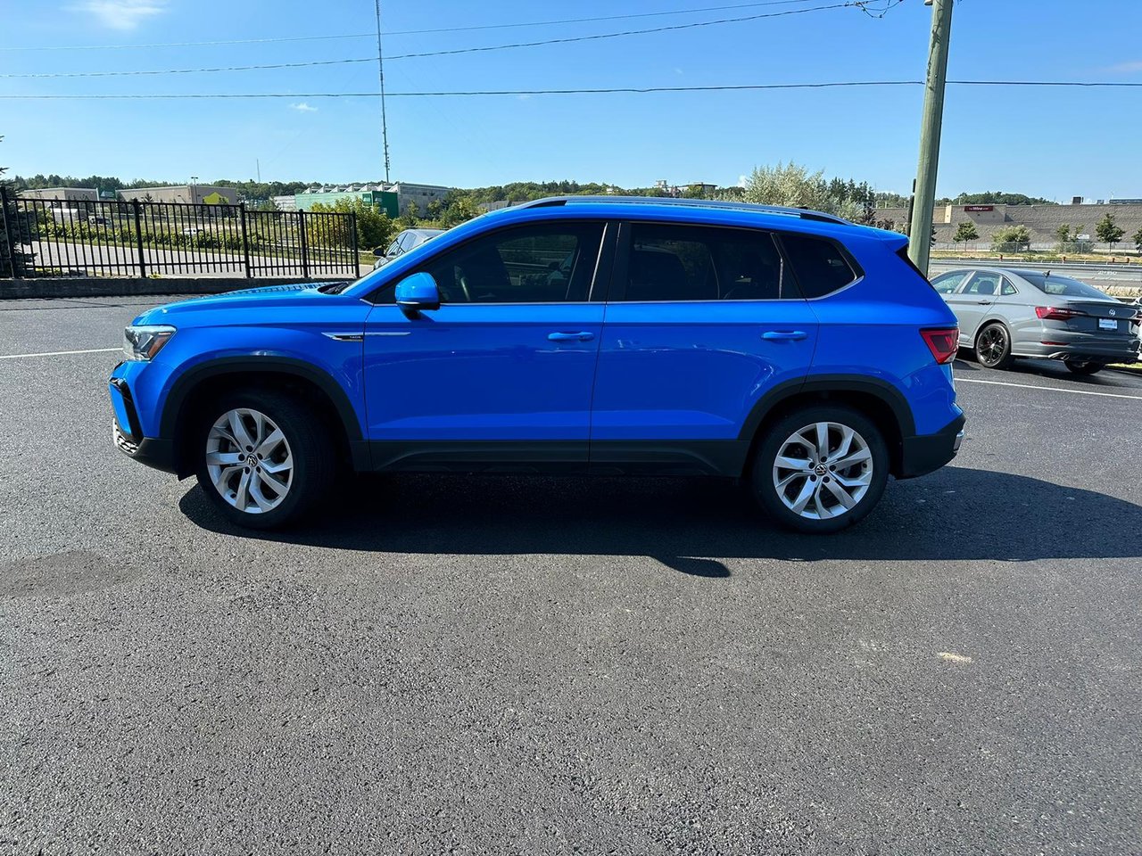Certified Used 2022 Blue Dusk Met Volkswagen Comfortline image 2