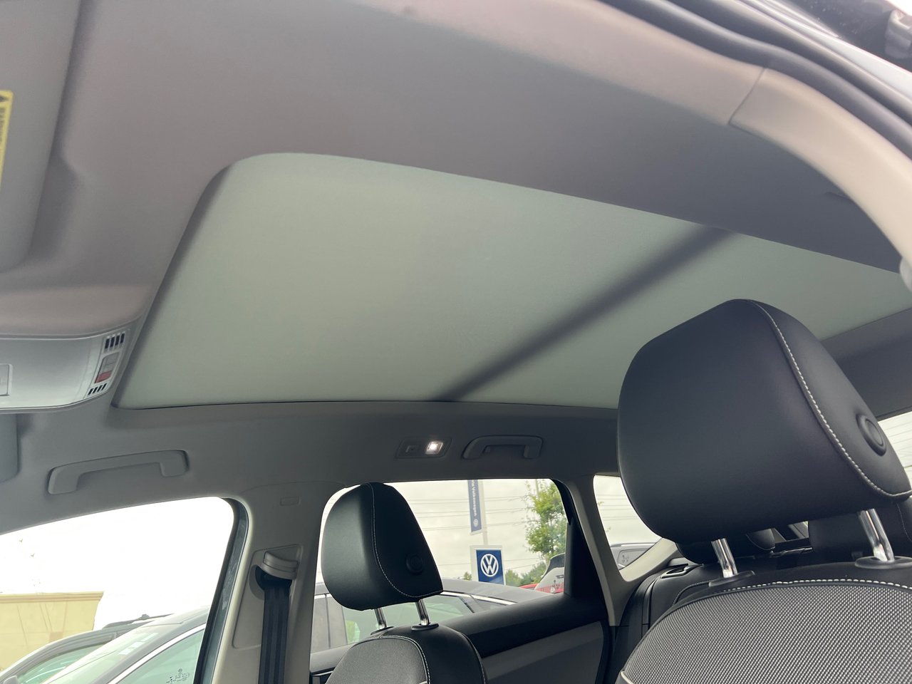 New 2023 Platinum Grey Metallic Volkswagen Comfortline image 11
