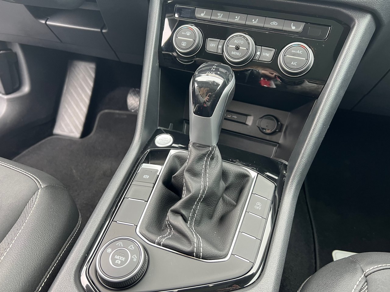New 2023 Platinum Grey Metallic Volkswagen Comfortline image 10