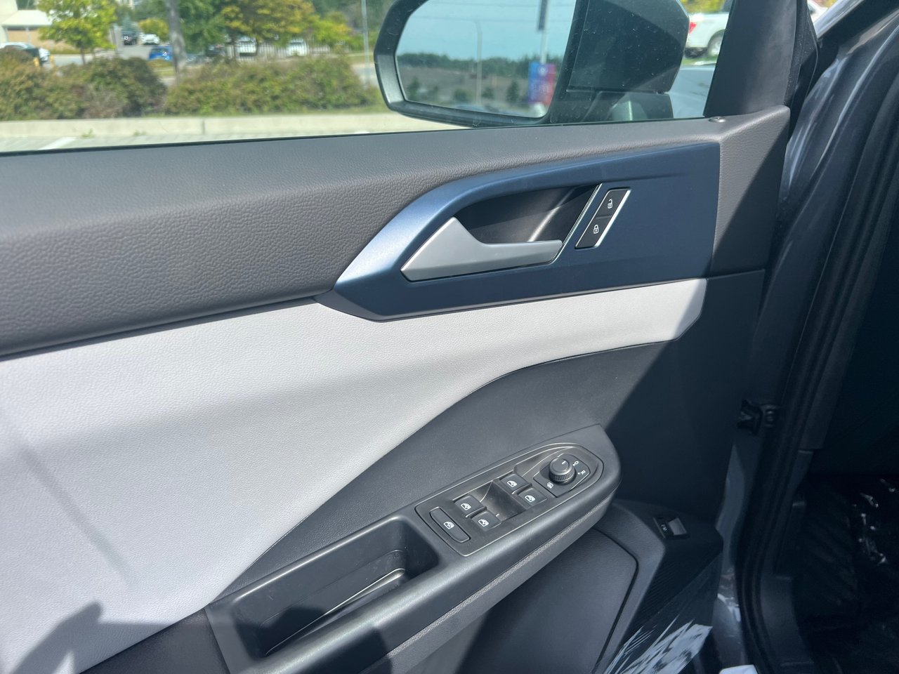 New 2023 Platinum Grey Metallic Volkswagen Comfortline image 5