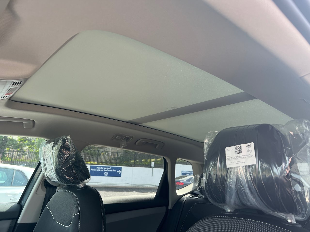 New 2023 Platinum Grey Metallic Volkswagen Comfortline image 9