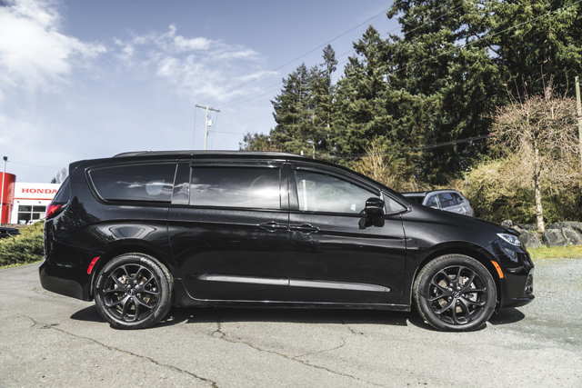 2024 Chrysler Pacifica Limited-9