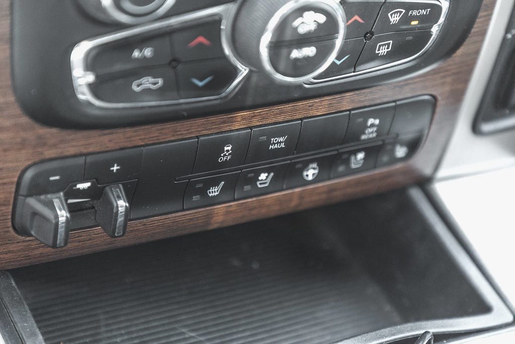 2014 Ram 1500 Laramie-39