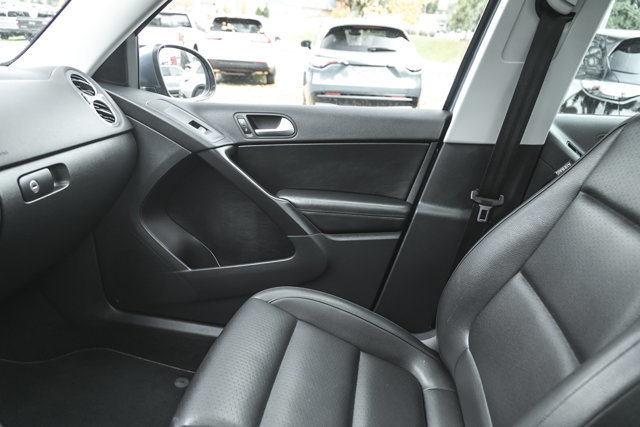 2017 Volkswagen Tiguan Wolfsburg Edition-37