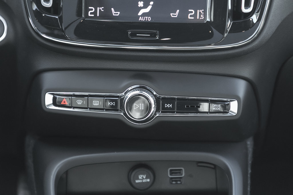 2021 Volvo XC40 R-Design-25
