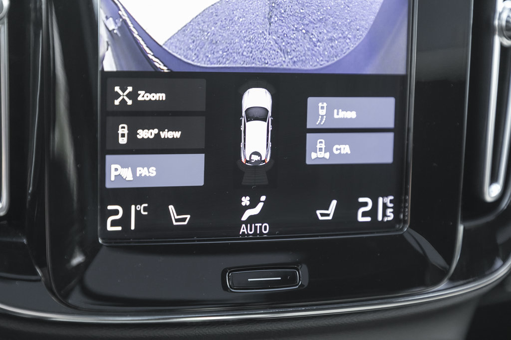 2021 Volvo XC40 R-Design-32