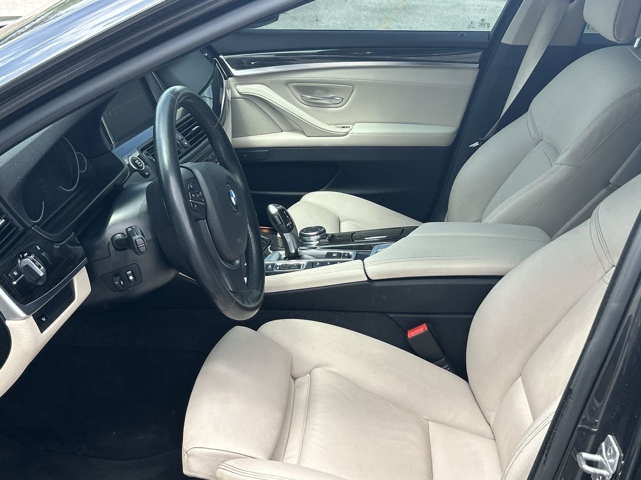 Used 2016  BMW 528i xDrive image 19