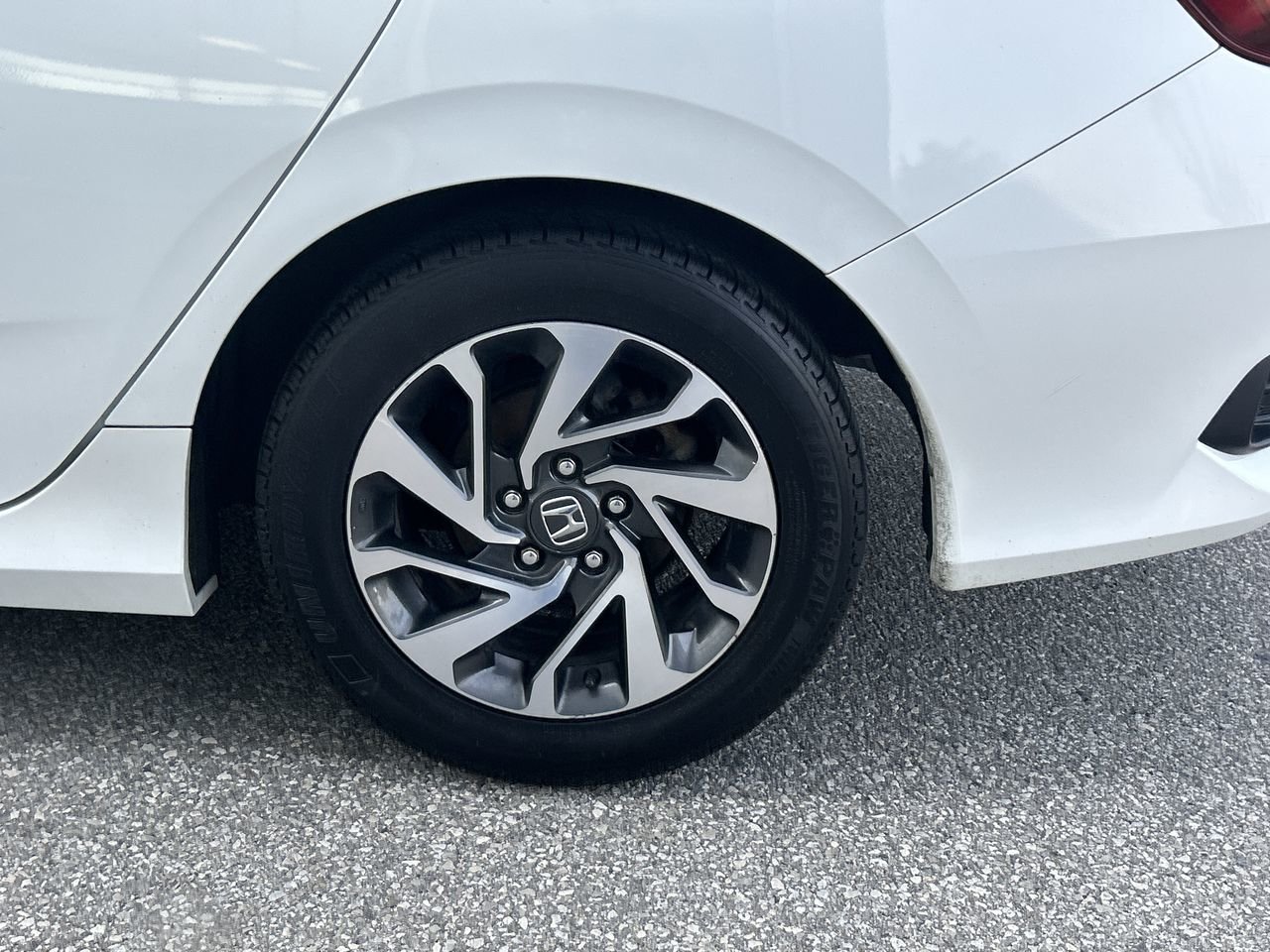 Used 2016  Honda EX image 18