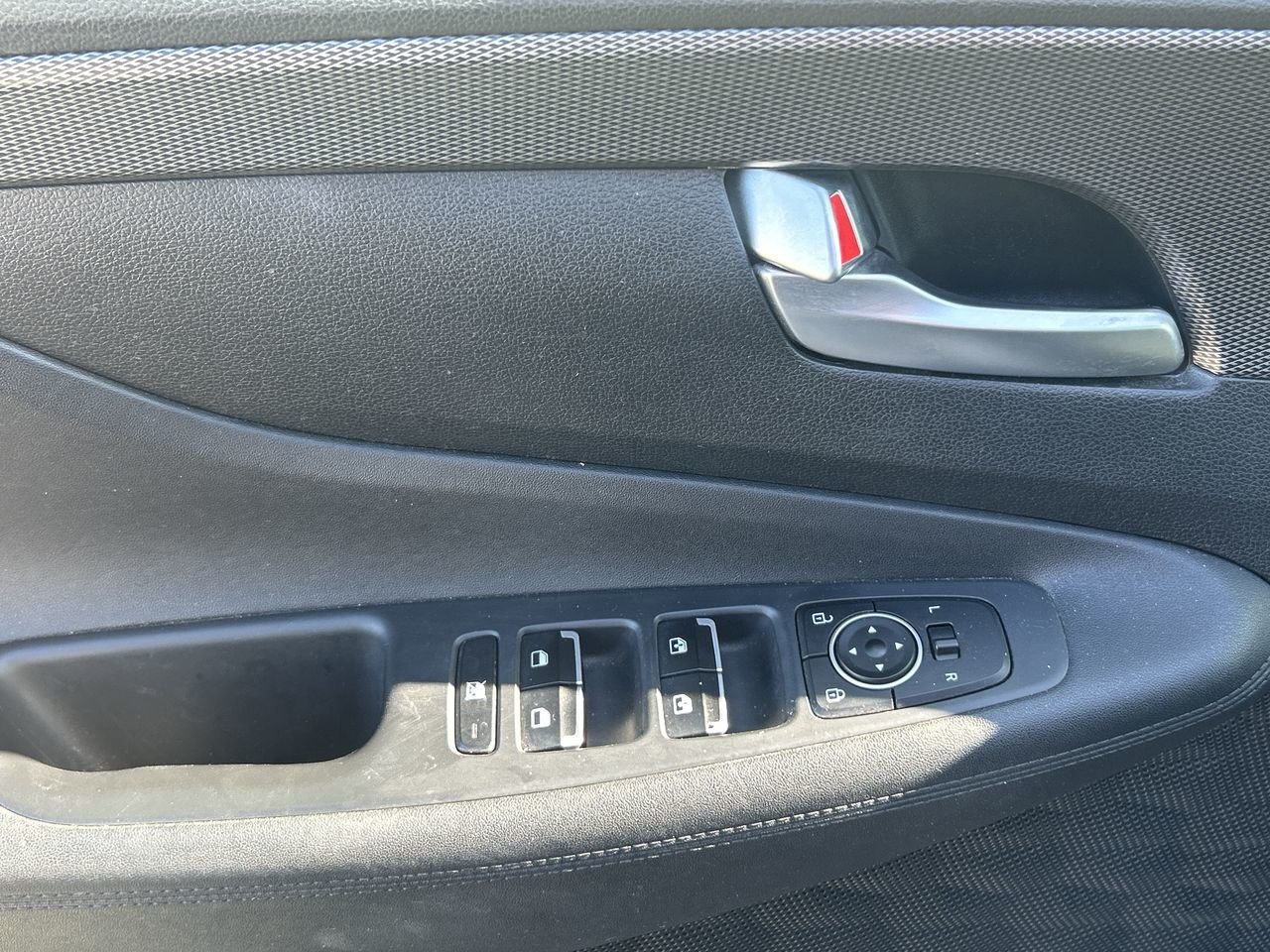 Used 2019  Hyundai Essential image 20