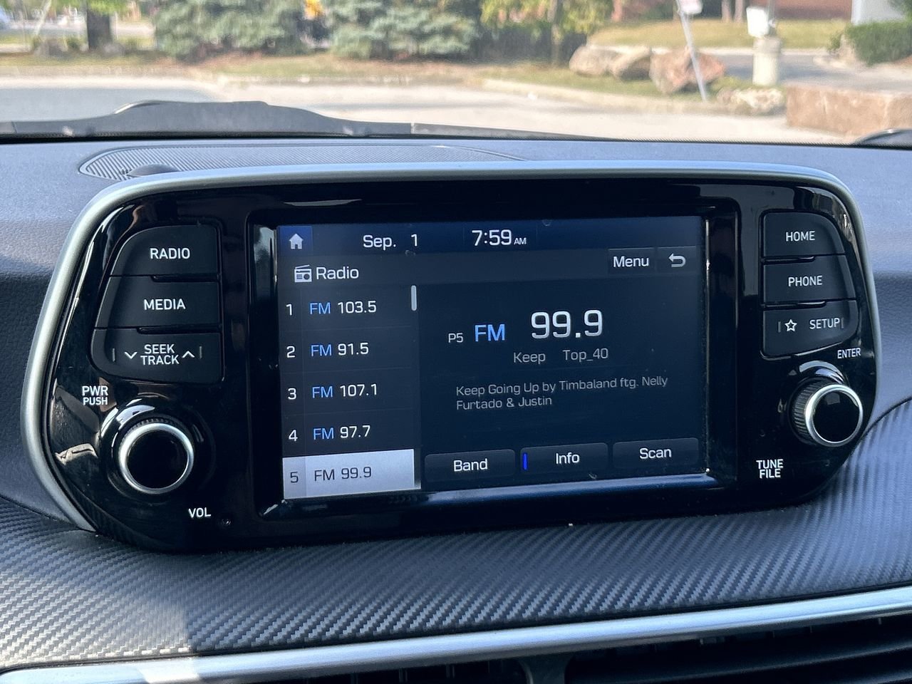 Used 2020  Hyundai Preferred image 24