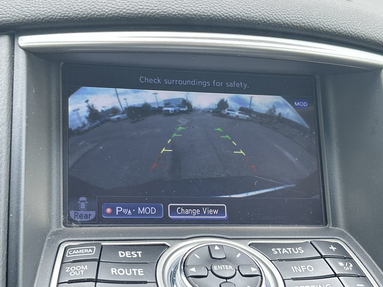 Used 2017  INFINITI  image 25