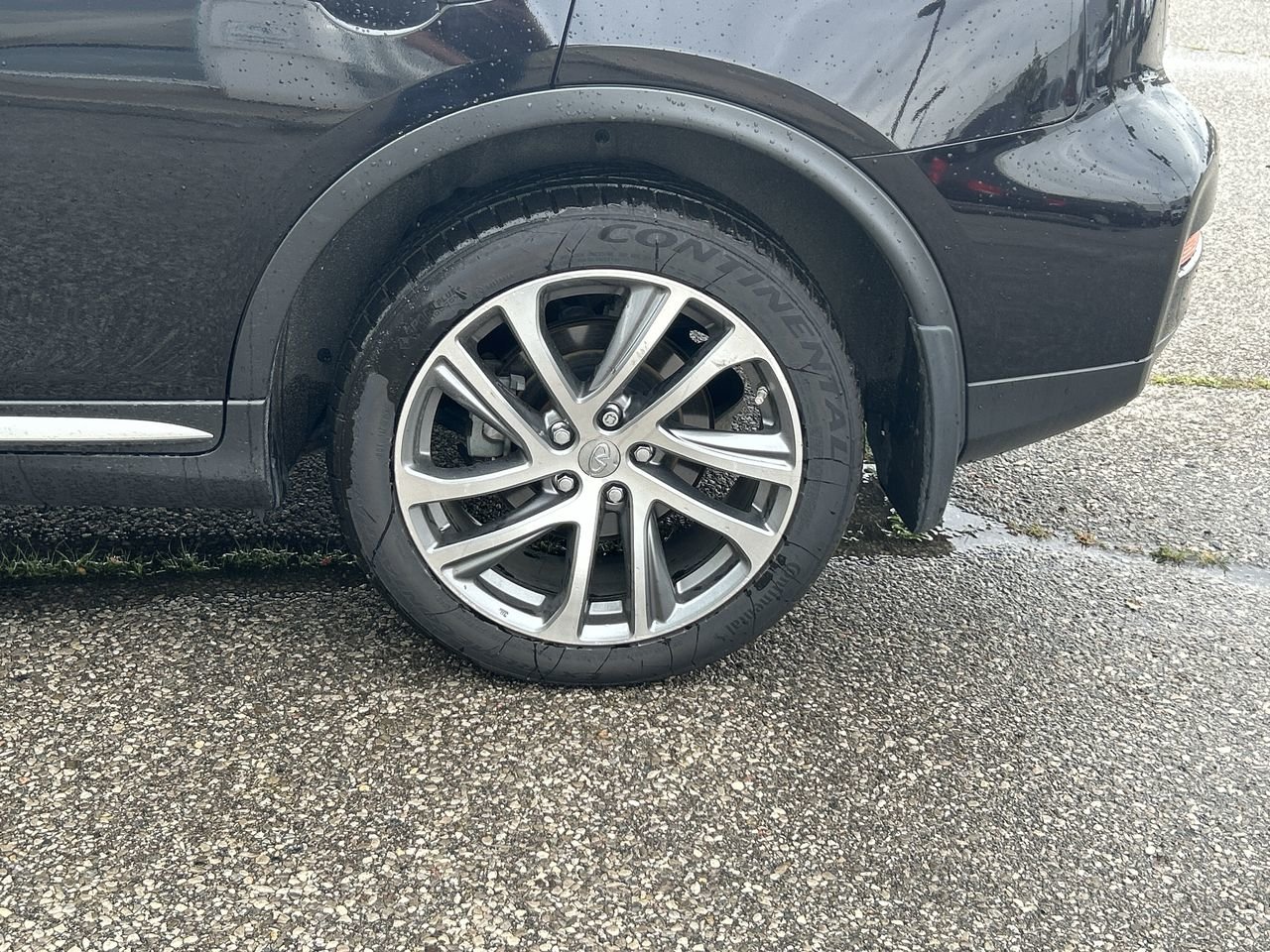 Used 2017  INFINITI  image 18