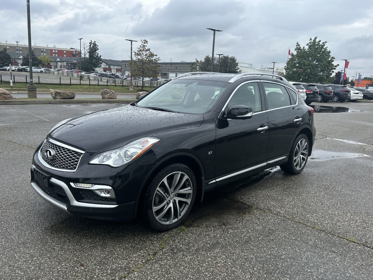 Used 2017  INFINITI  image 4