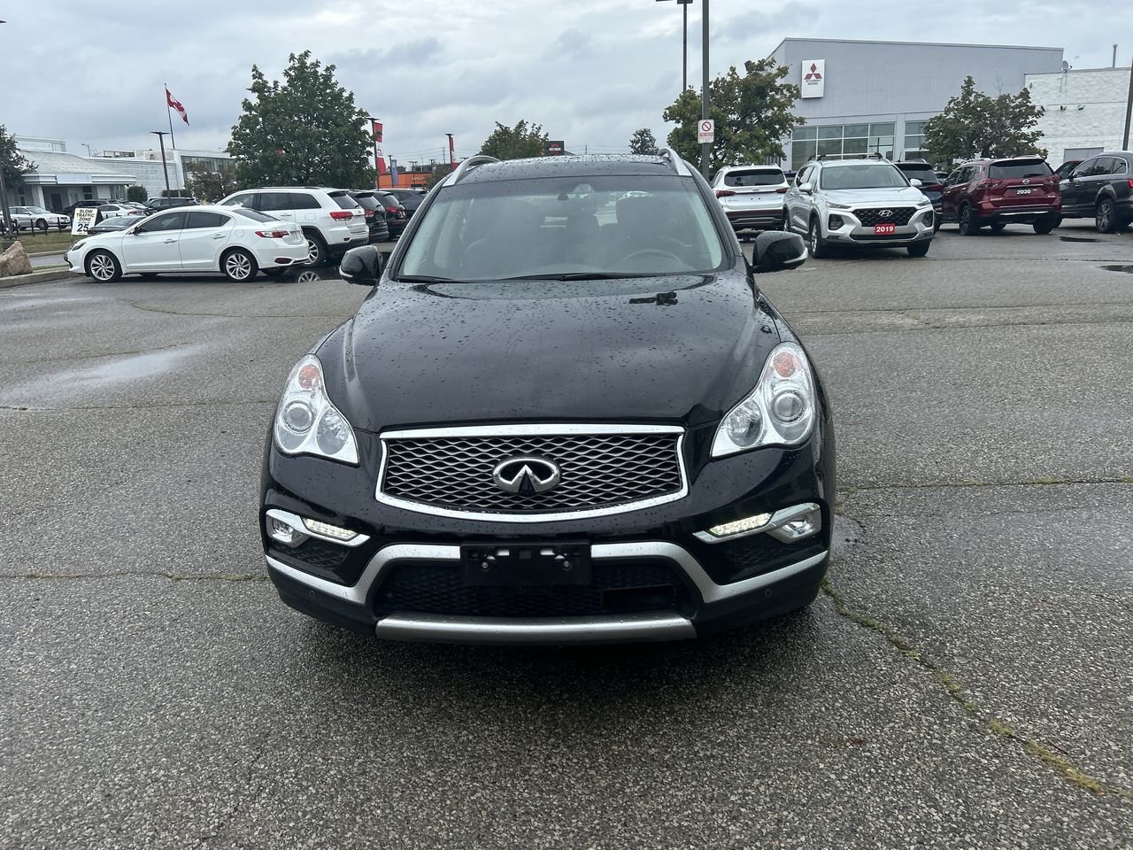 Used 2017  INFINITI  image 2