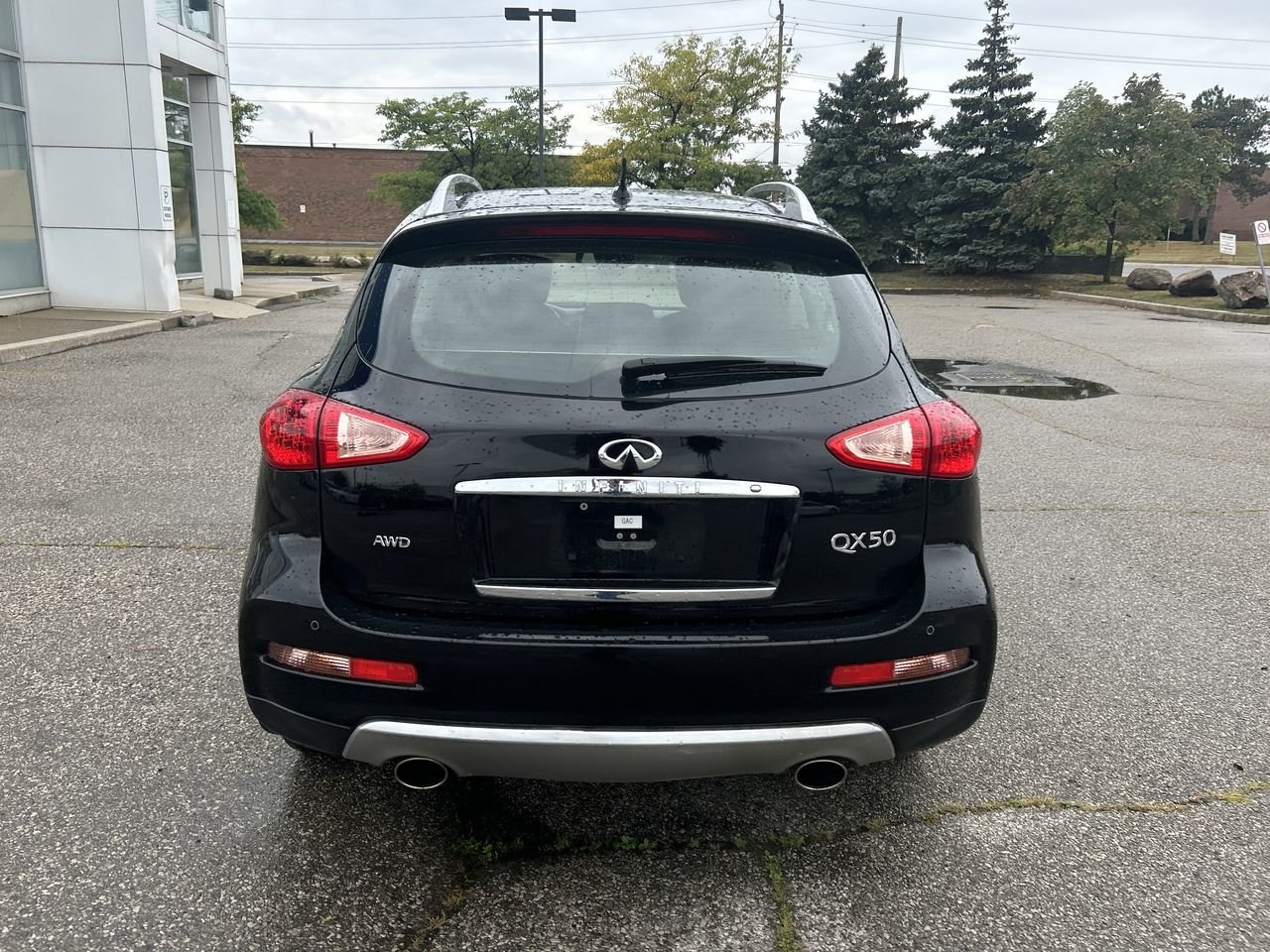 Used 2017  INFINITI  image 9