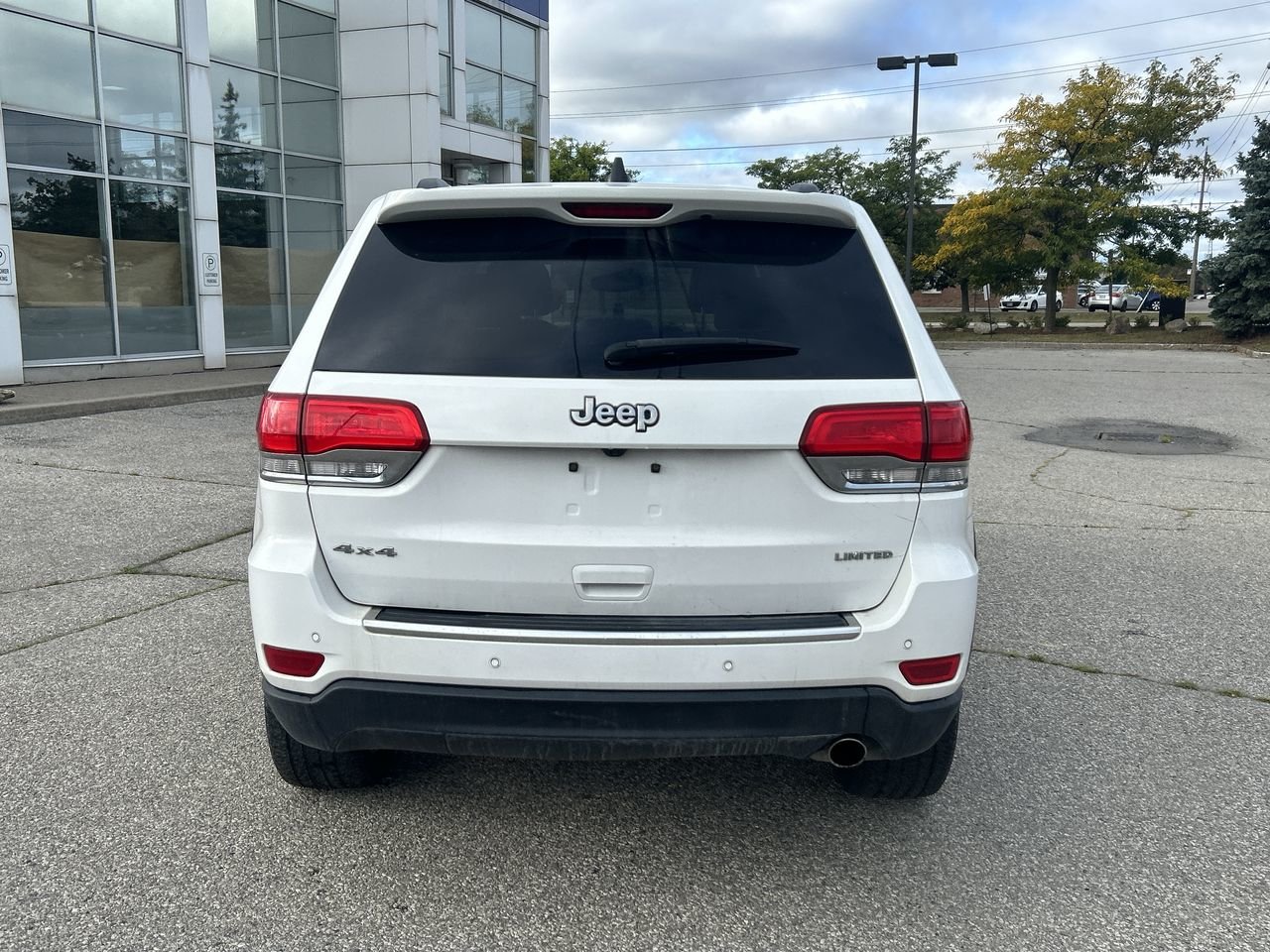 Certified Used 2017 Bright White Jeep Limited image 9