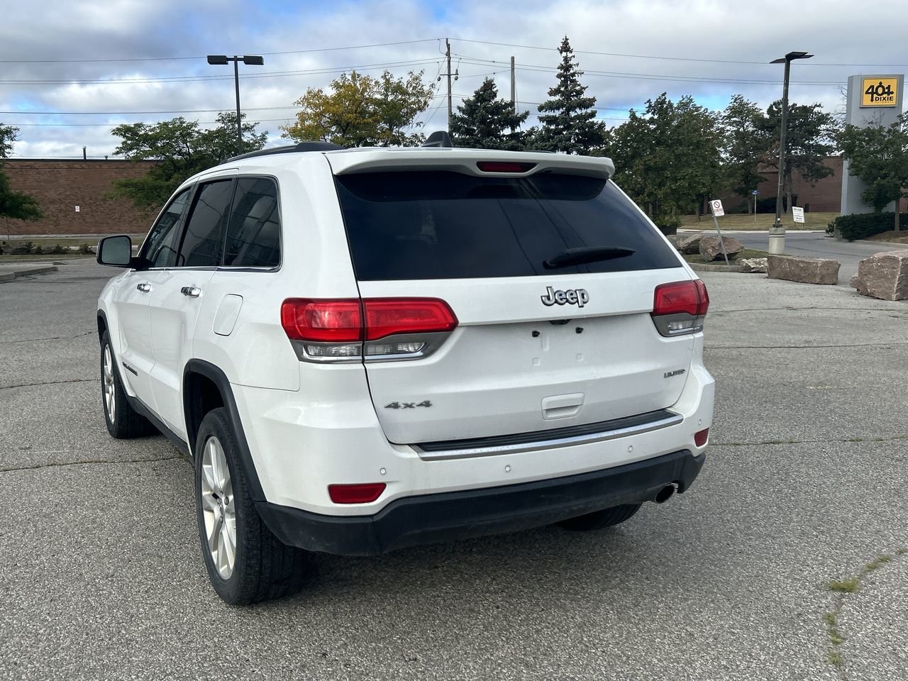 Certified Used 2017 Bright White Jeep Limited image 8