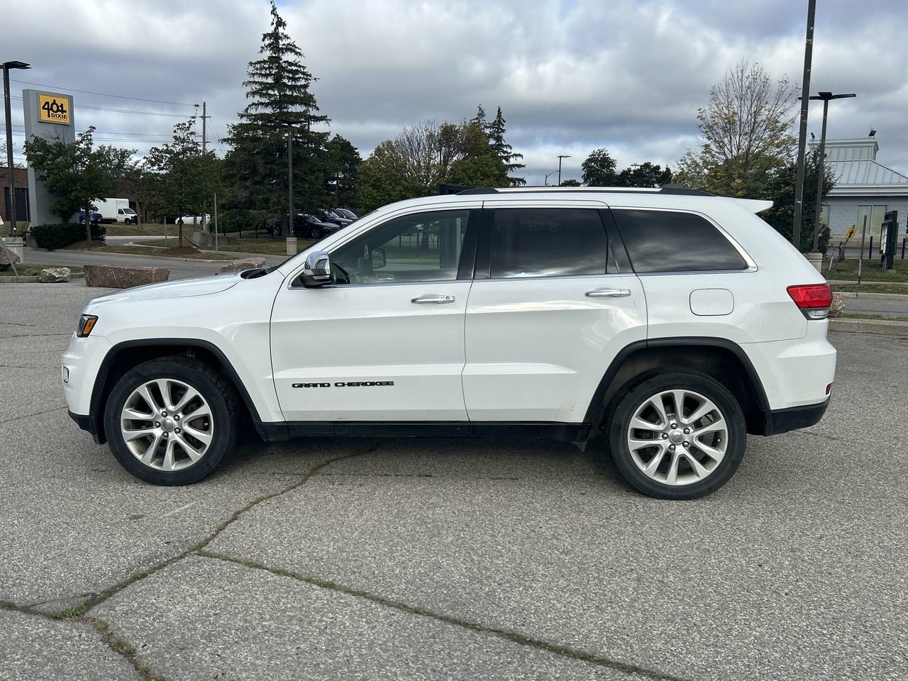 Certified Used 2017 Bright White Jeep Limited image 5