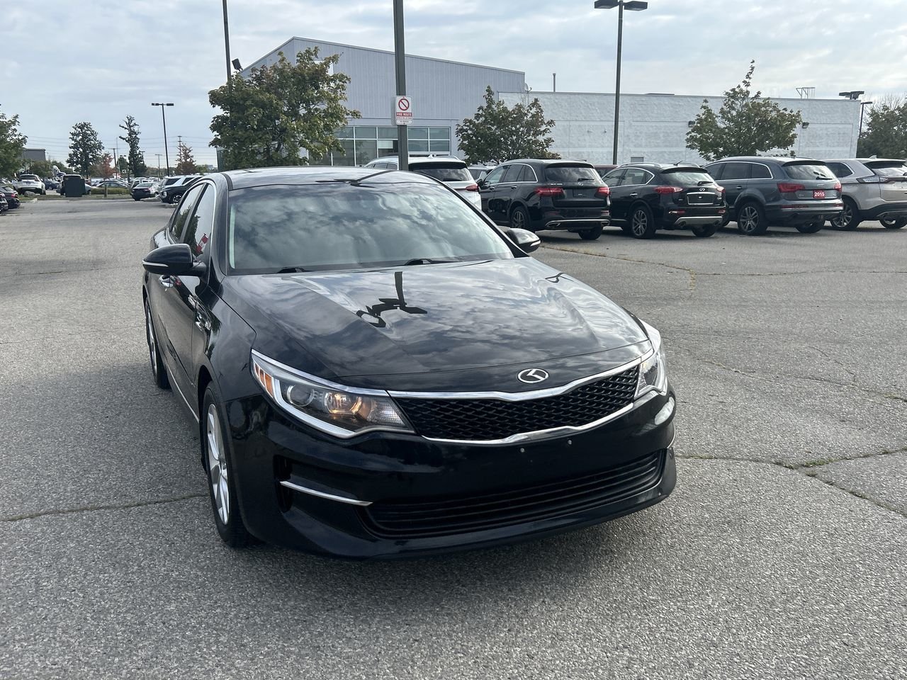 Used 2017  Kia  image 2