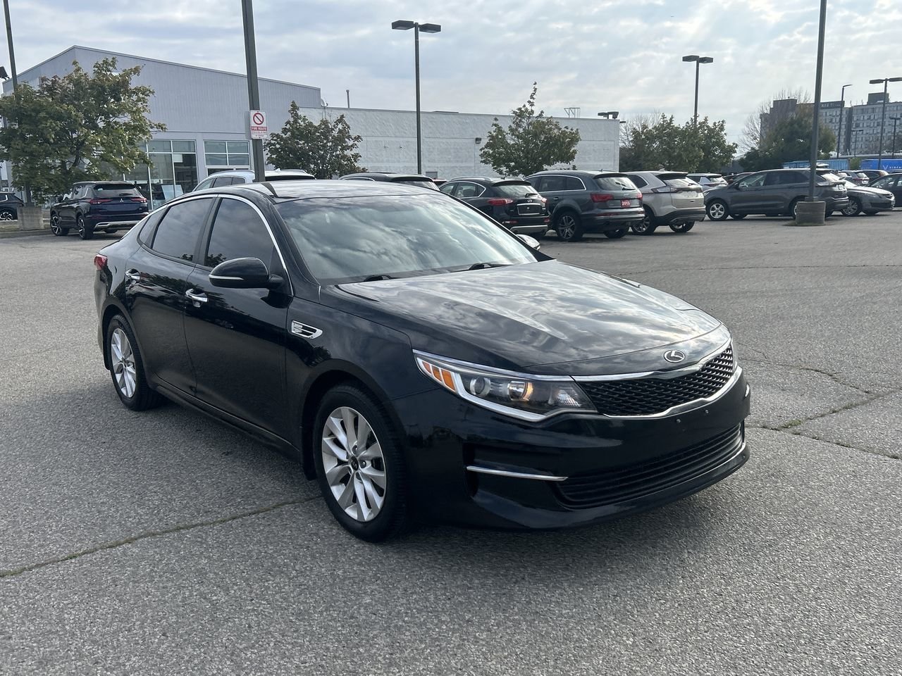 Used 2017  Kia  image 17
