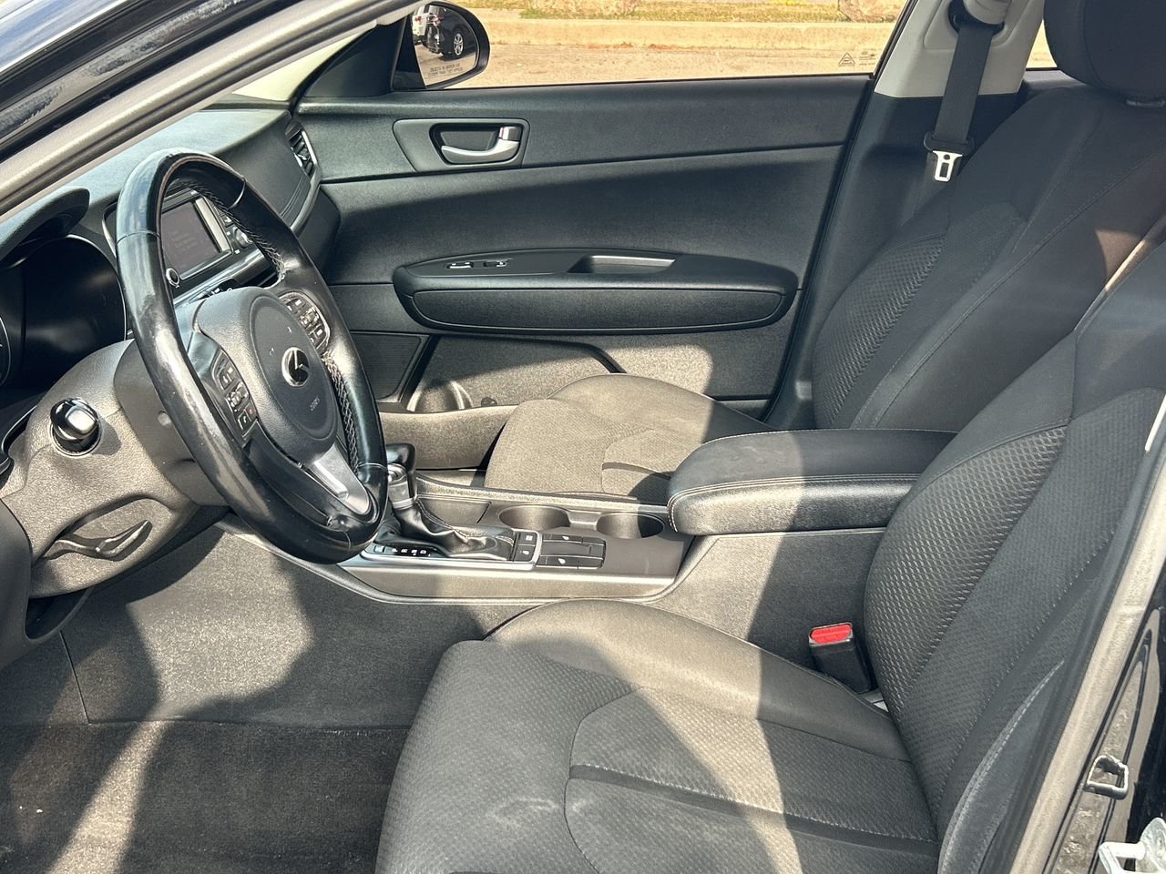 Used 2017  Kia  image 19