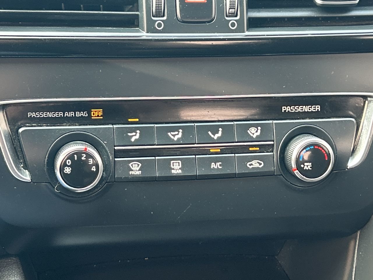 Used 2017  Kia  image 24