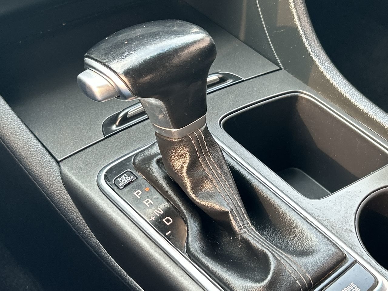Used 2017  Kia  image 25