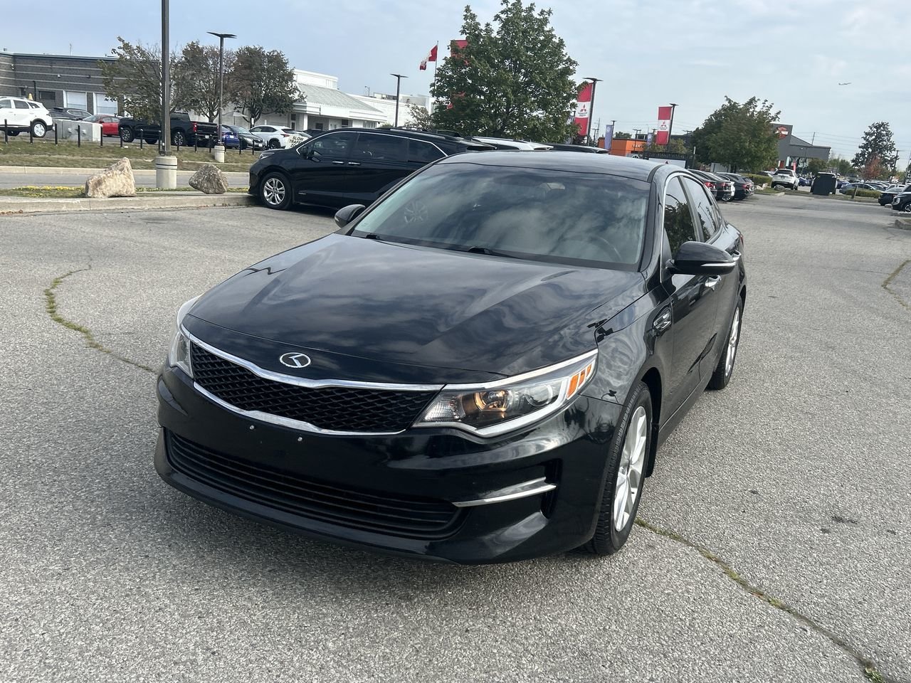 Used 2017  Kia  image 4