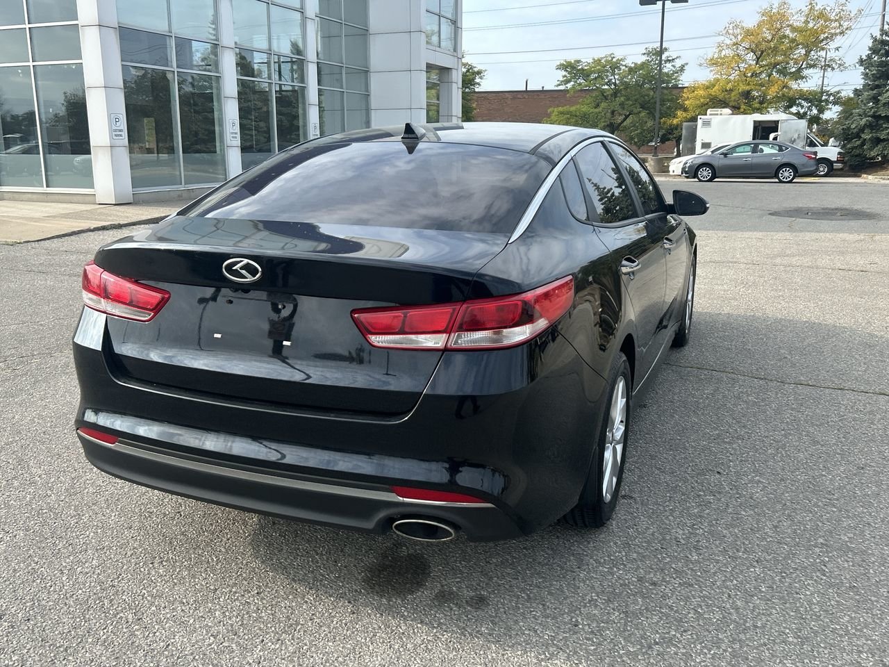 Used 2017  Kia  image 11