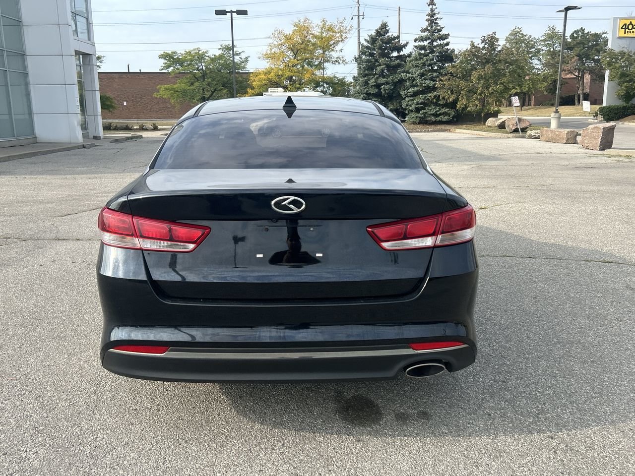 Used 2017  Kia  image 10
