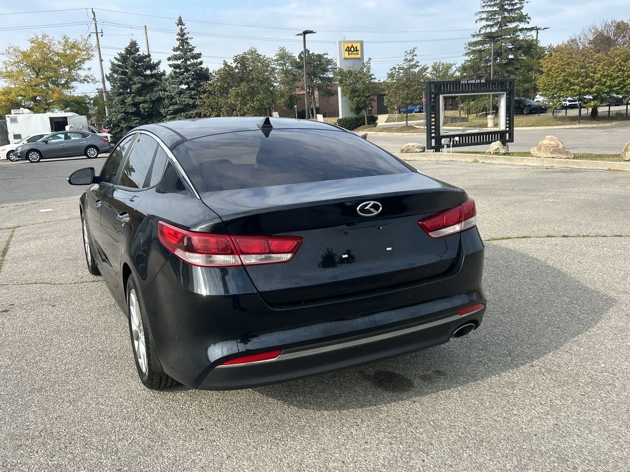 Used 2017  Kia  image 9