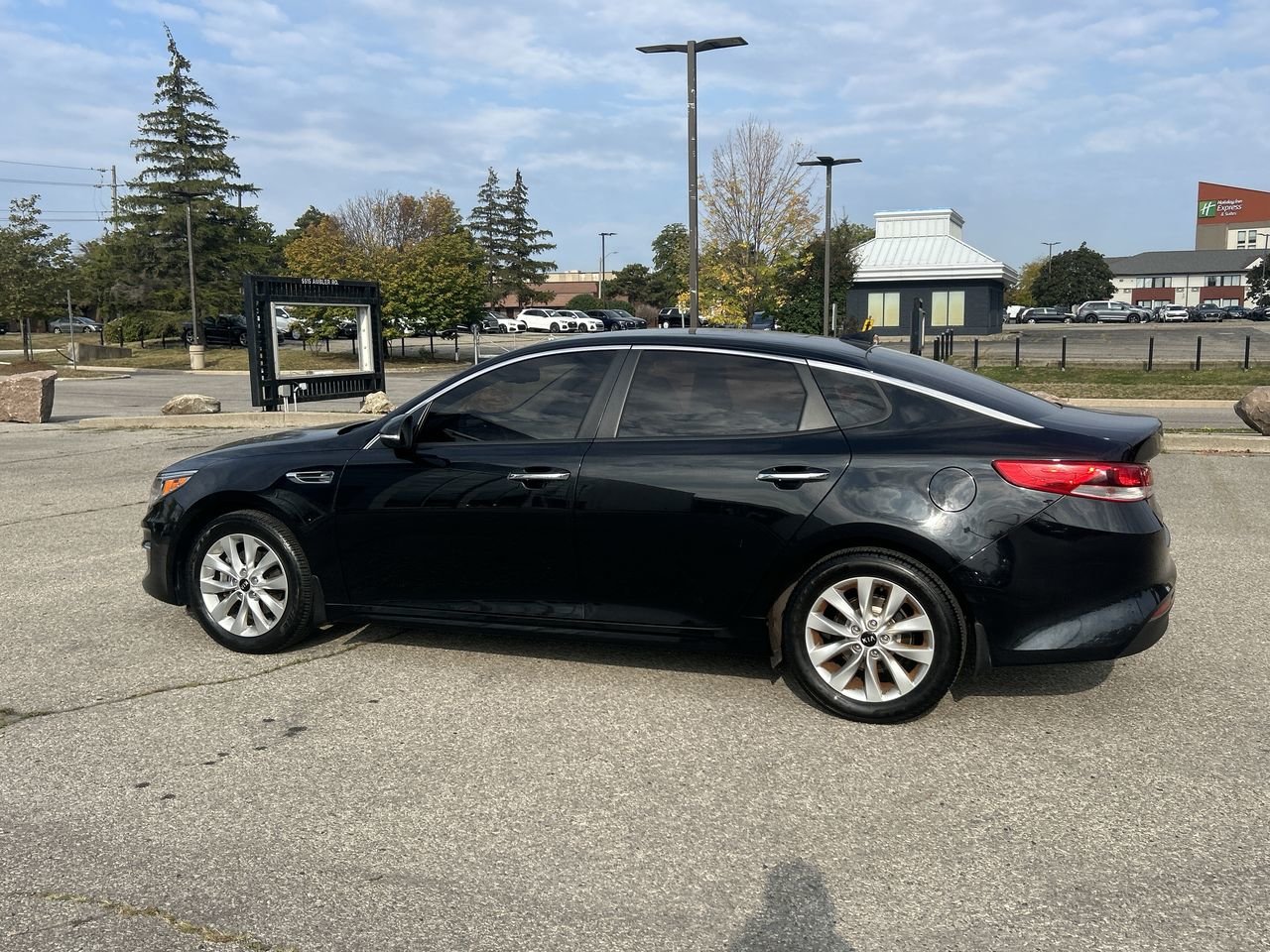 Used 2017  Kia  image 6