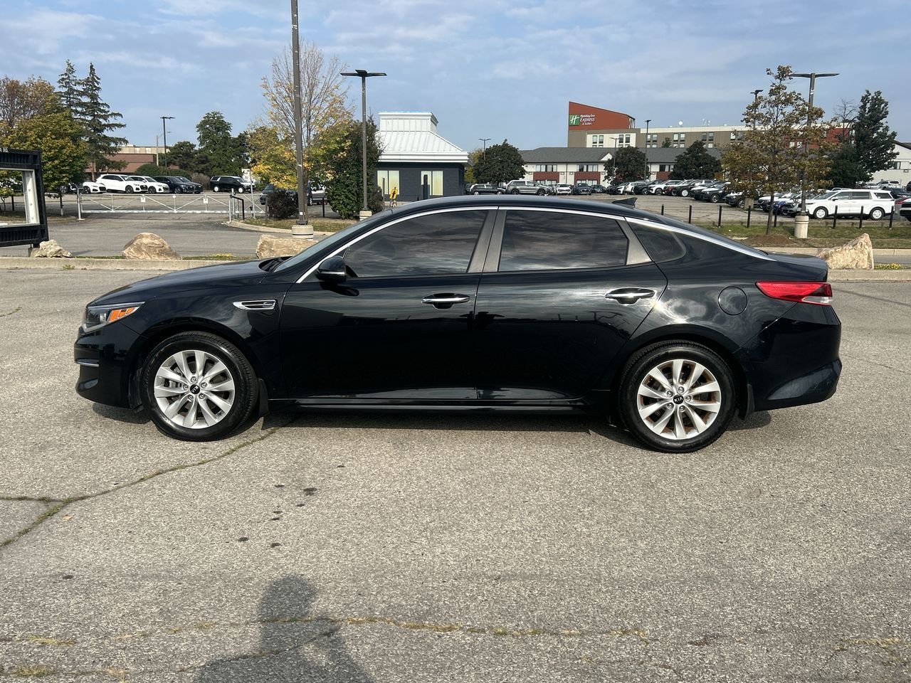 Used 2017  Kia  image 5