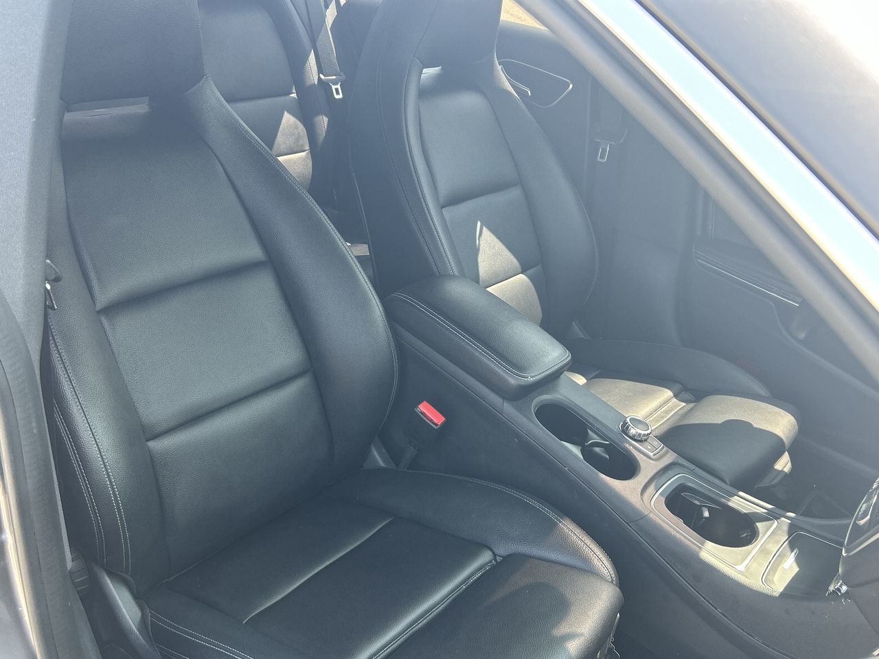 Used 2017  Mercedes-Benz CLA 250 image 28