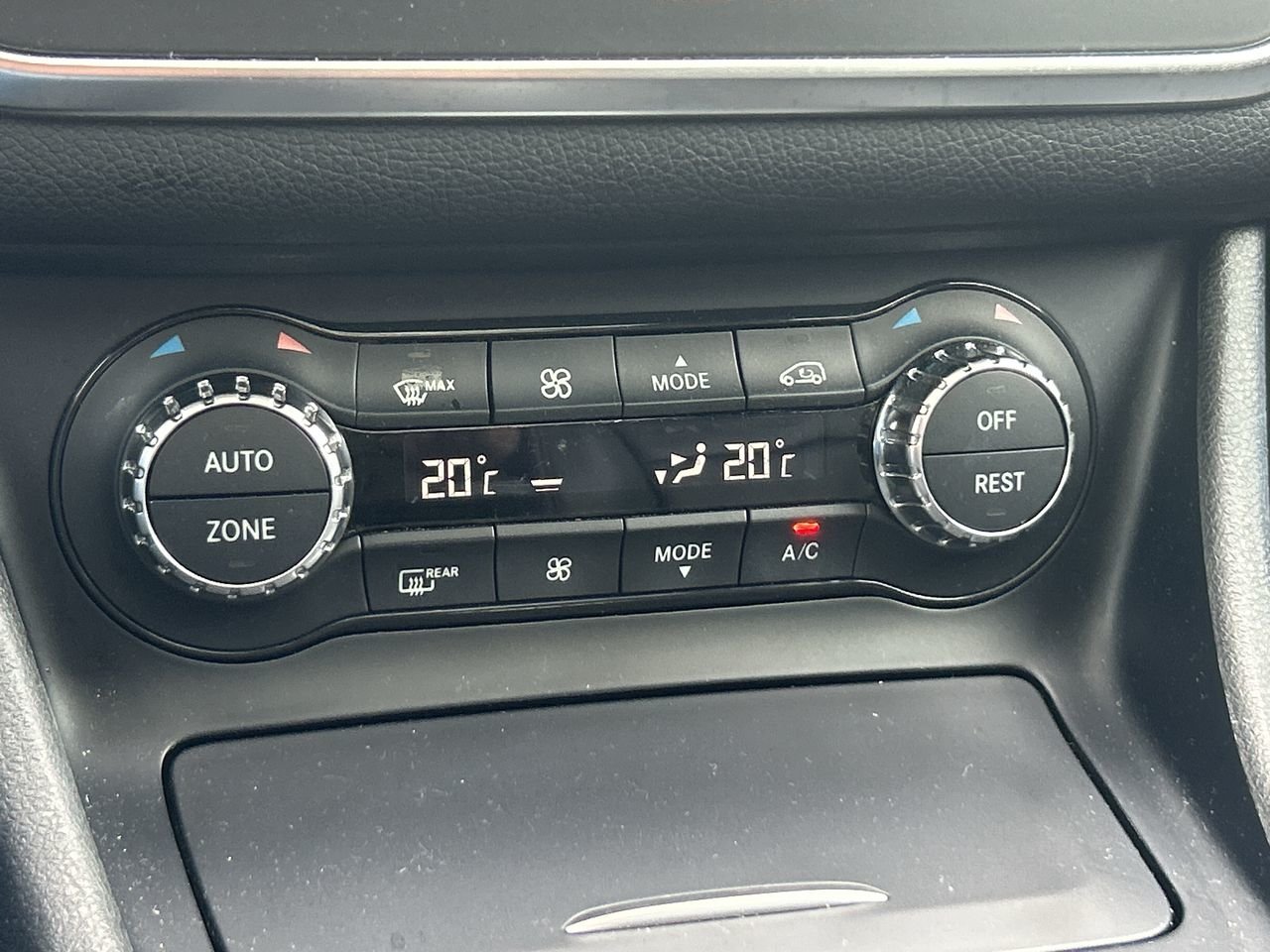 Used 2016  Mercedes-Benz GLA 250 image 24