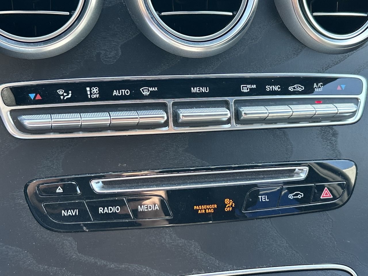 Used 2018  Mercedes-Benz GLC 300 image 25