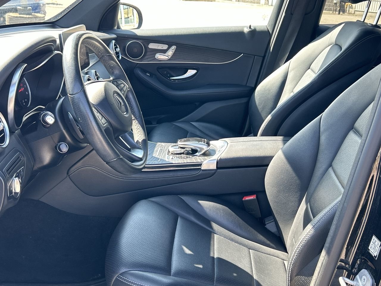 Used 2018  Mercedes-Benz GLC 300 image 19