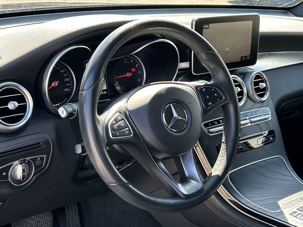 Used 2018  Mercedes-Benz GLC 300 image 21