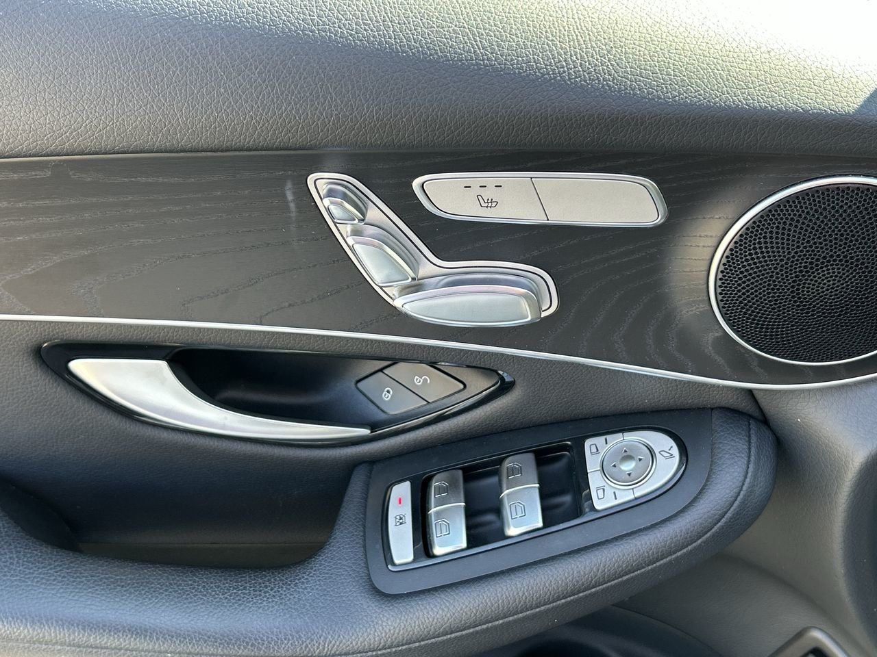 Used 2018  Mercedes-Benz GLC 300 image 20